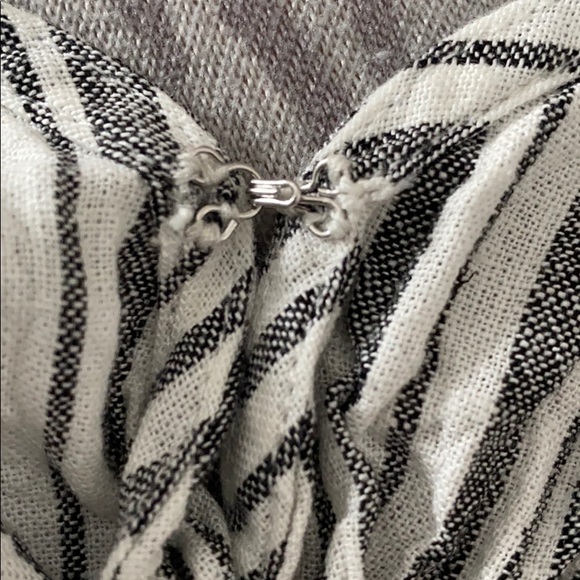 NWT Crop Ruffled Off The Shoulder Top - Picture 9 of 9